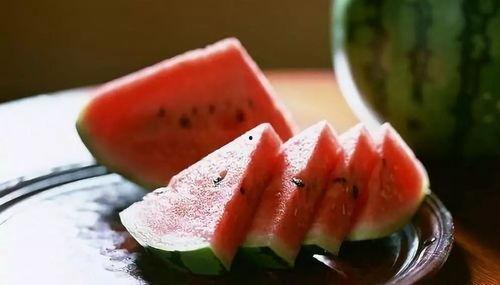 小皮吃瓜,揭秘娱乐圈那些不为人知的幕后故事