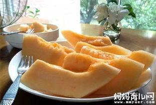 宝宝多大能直接吃哈密瓜,宝宝何时可以尝试直接食用哈密瓜？